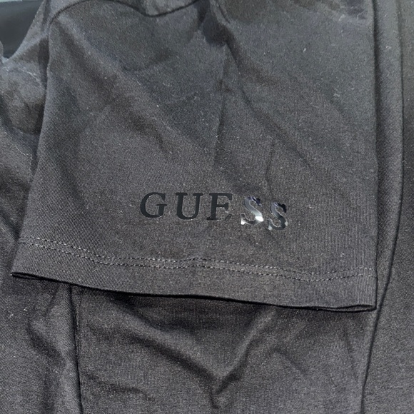 Guess Black Wolf Design Tee - Picture 4 of 6